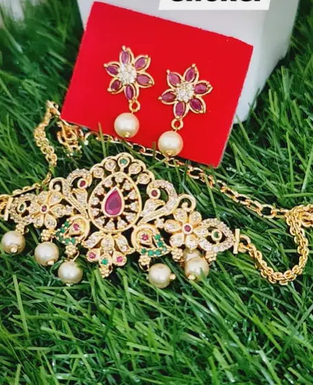 Floral diamond brooch